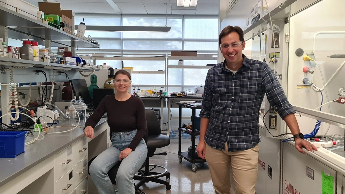 Studiet er ledet af Heloisa Bordallos forskningsgruppe på KU i samarbejde med hendes gruppemedlemmer Karina Kovalchuk og Leander Michels fra Lawrence Berkeley National Laboratory (LBNL). Foto: Københavns Universitet