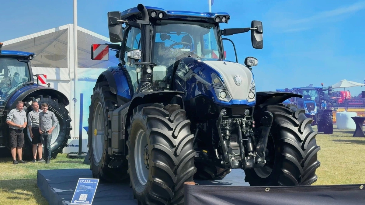 New Holland præsenterede New Holland T7.SWB NextGen på Borgeby-udstillingen i Sverige i dag. Serien leveres fra 180 til 225 hk og får blandt andet nyt forakseldesign, 17 procent mindre venderadius og Auto Command CVT. Fotos: Agrar Media