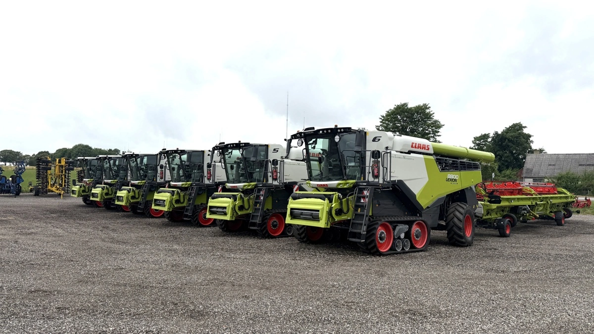 Dansk Landbrugs Management har fået leveret seks nye Claas Lexion 8800 TT med Convio Flex 1380-skæreborde. Maskinerne er leveret af Danish Agro Machinery i Røstofte og er allerede begyndt i årets høst. Foto: Dansk Landbrugs Management/Danish Agro Machinery. Foto: Dann Nielsen