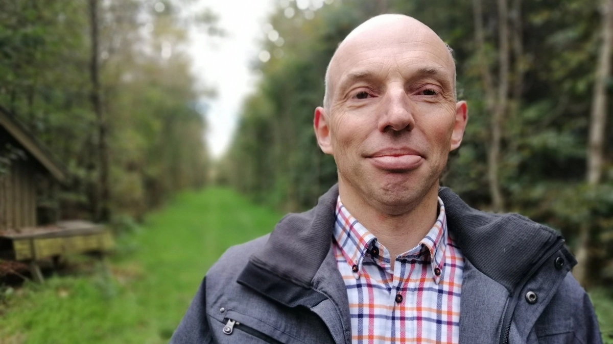 Mælkeproducent Claus Fink Jørgensen har tidligere kritiseret Aabenraa Kommunes håndtering af vandindvindingstilladelser og peget på, at manglende vanding kan få betydning for både grovfoderproduktionen, økonomien og klimaaftrykket. Arkivfoto: Michael Strandfelt
