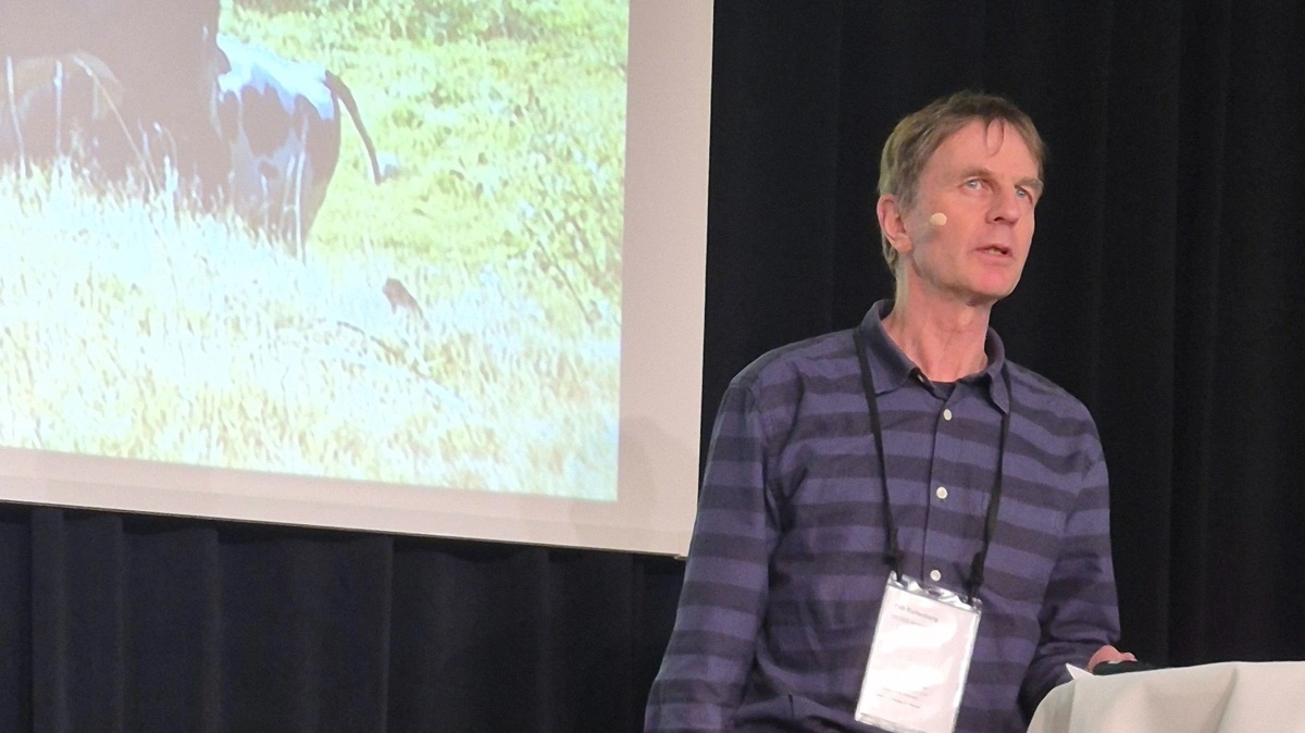Selv om Esbjerg Kommune har generhvervet sin status som BVD-fri, understreger Erik Rattenborg, specialkonsulent, dyrlæge, ph.d. hos Seges Innovation, at hændelsen viser, hvorfor smittebeskyttelse skal være en fast del af hverdagen i kvægbesætninger. Arkivfoto: Tenna Bang