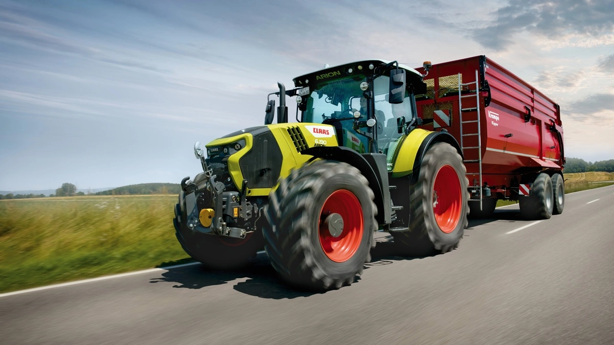 Claas fuldender Arion 6 Cmatic-traktorserien med tre sekscylindrede modeller fra 145 til 205 hestekræfter. Serien får trinløs Cmatic-transmission, opdateret drivlinjestyring, flere komfortfunktioner og digital integration via Claas connect. Pressefoto