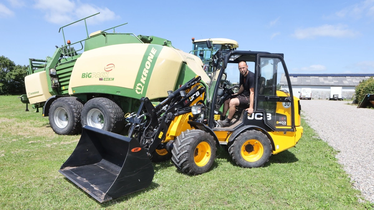 Til dyrskuet medbringer ST Maskintech repræsentanter fra forhandlingen af både JCB, Krone og Amazone. På billedet Søren Nissen, der sammen med Tjebbe Snijder ejer maskinfirmaet lige uden for Ribe. Foto: Erik Hansen  

 