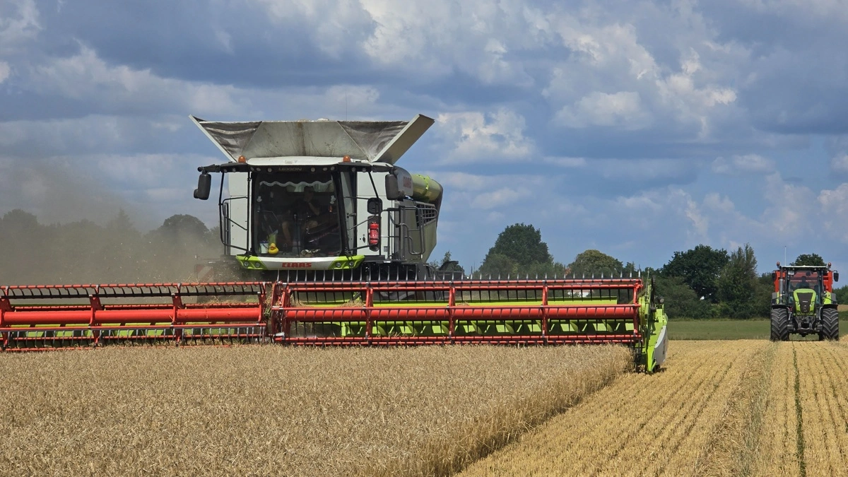 Godsets Claas Lexion 8800 med 45 fods skærebord kører upåklageligt på 4. sæson.