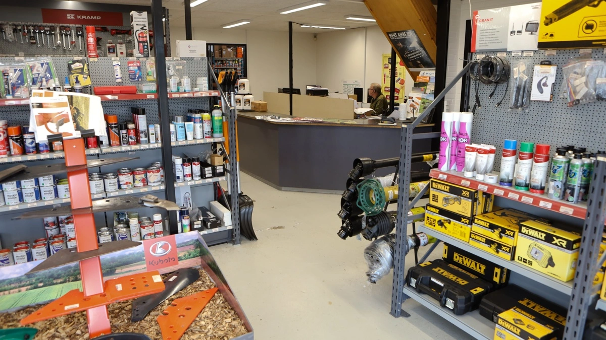 Lige siden overtagelsen af den tidligere maskinforretning i Sindal i 2016 er butikken blevet opretholdt og udbygget.