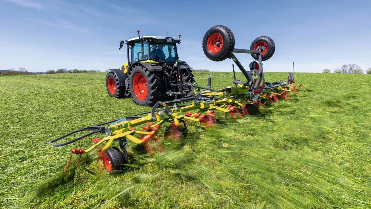 Claas udvider Volto-programmet med syv nye vendere fra 6,60 til 10,80 meter arbejdsbredde. Serien får Max Spread-afgrødeflow, oliefyldte rotorgearkasser og hydraulisk CKL-stabilisering som standard på liftophængte modeller. Pressefotos