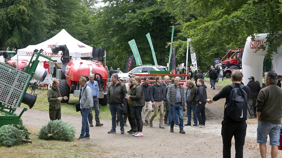 Torsdag den 20. august afvikles den traditionelle juletræs- og skovmesse på Langesø Gods ved Odense. Alle 120 standpladser er besat, og der ventes over 2.000 gæster fra ind- og udland. Arkivfoto: Erik Hansen