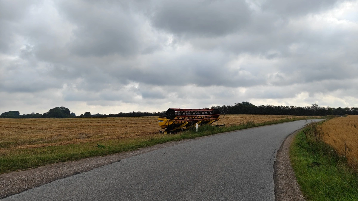 Agerjorden ligger ifølge salgsopstillingen i velarronderede marker med en indbyrdes afstand på højst 3 km.