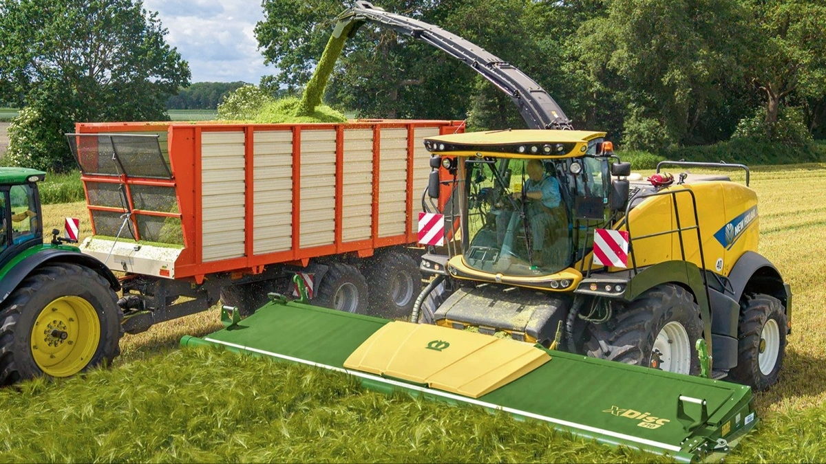 Krone XDisc 710 har en arbejdsbredde på 7,10 meter og er udviklet til direkte høst af blandt andet helsæd. Nye tilpasninger betyder, at skærebordet fremover kan anvendes på finsnittere fra både Krone, John Deere og New Holland. Pressefoto