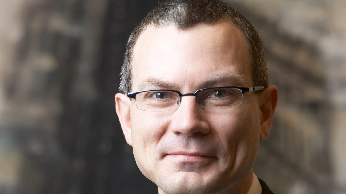 Søren Tinggaard, direktør for Ejerservice i Danish Crown, fremhæver blandt andet restbetaling, renter, tillæg og afgifter som forklaring på, at forskellen til Tyskland ifølge selskabet er mindre end basisnoteringerne viser. Foto: Danish Crown