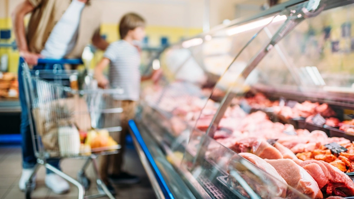 Supermarkedernes rammer kan have betydning for madspildet. I undersøgelsen svarer 33 procent af kvinderne, at bedre muligheder for at købe tilpassede portionsstørrelser og varer i løsvægt ville få dem til at smide mindre mad ud. Foto: Colourbox