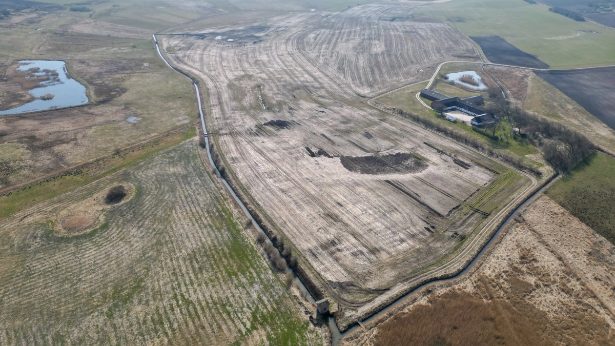 Luftfoto af området, hvor projektet ved Sperring Sø skal gennemføres. Planen omfatter genetablering af en 64 hektar stor sø og udtagning af 220 hektar jord. Fotos: Fjordland