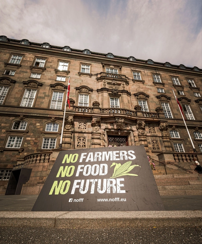 Ifølge hovedarrangøren bag demonstrationen, Bent Hovalt Bertelsen, dukkede der »mellem 15 og 20« demonstranter op i løbet af dagen.