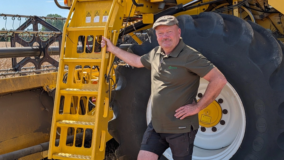 - Her på Strandvedgaarden har vi brugt Flex’s bladgødninger i 5-6 år nu. Det fungerer fint og er let at arbejde med, fortæller Jan Michaelsen. Foto: Flex Fertilizer System.