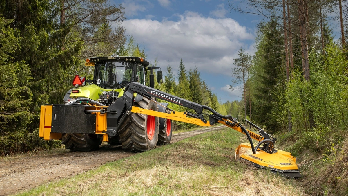 Kronos Extendo 730 Pro har en maksimal rækkevidde på 7,3 meter fra traktorens centerlinje. Armklipperen kan blandt andet udstyres med en Predator kædeknuser til pleje af grøfter, skråninger, hegn og naturarealer. Pressefoto