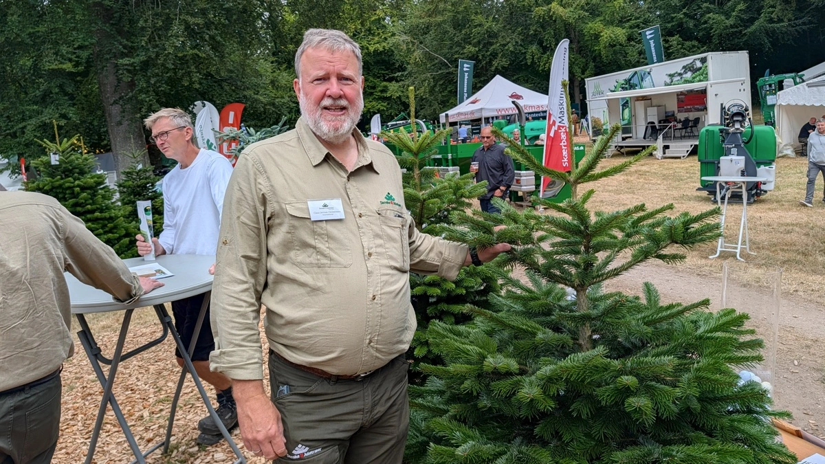 - Der er en mindre mængde juletræer i år, og vi ser pæne prisstigninger, lød det fra direktøren i Dansk Juletræer, Claus Jerram Christensen, på årets Langesømesse. Fotos: Erik Hansen 