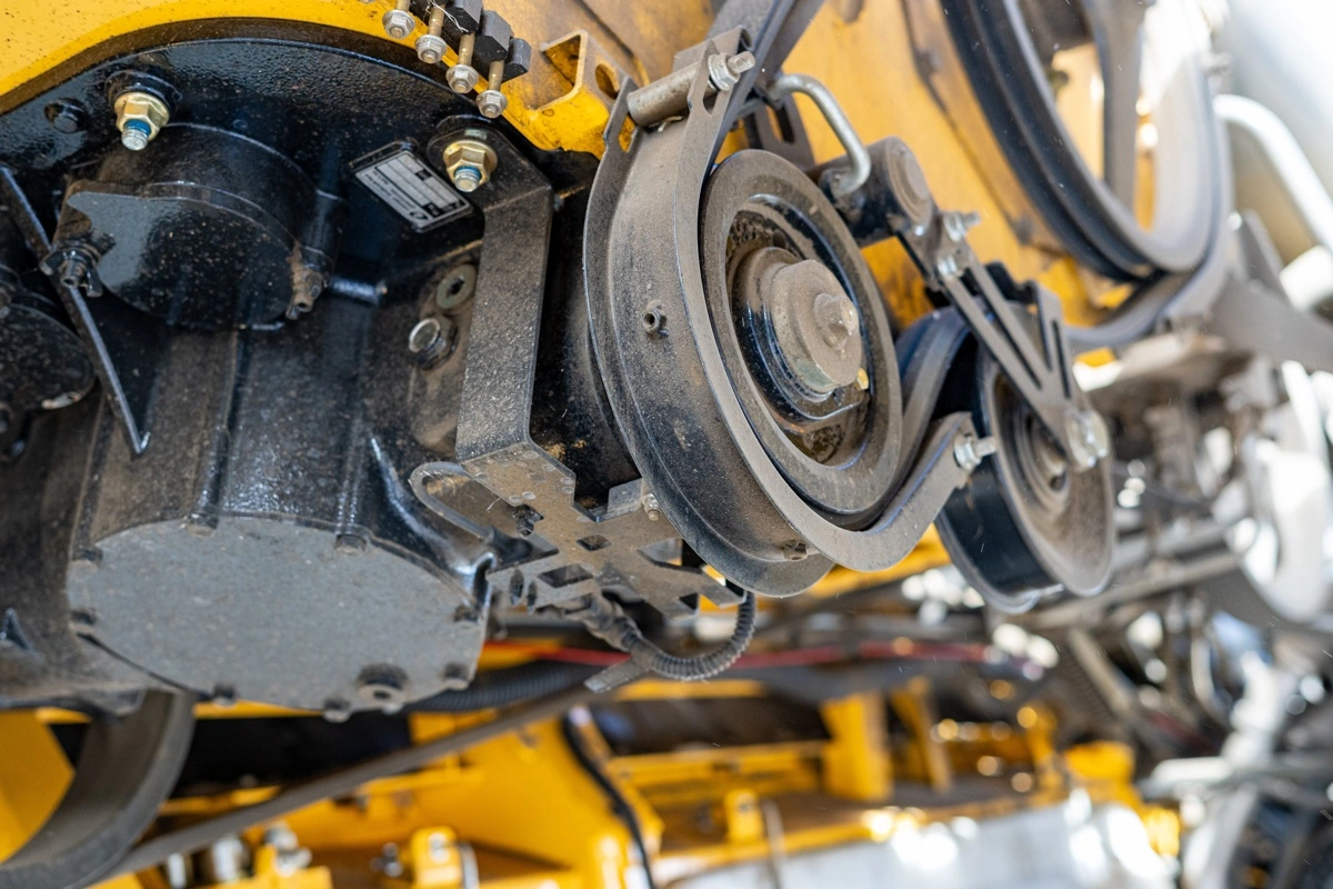 New Holland har forenklet drivlinjen og reduceret antallet af drivkomponenter markant, blandt andet ved at fjerne en række kædetræk.