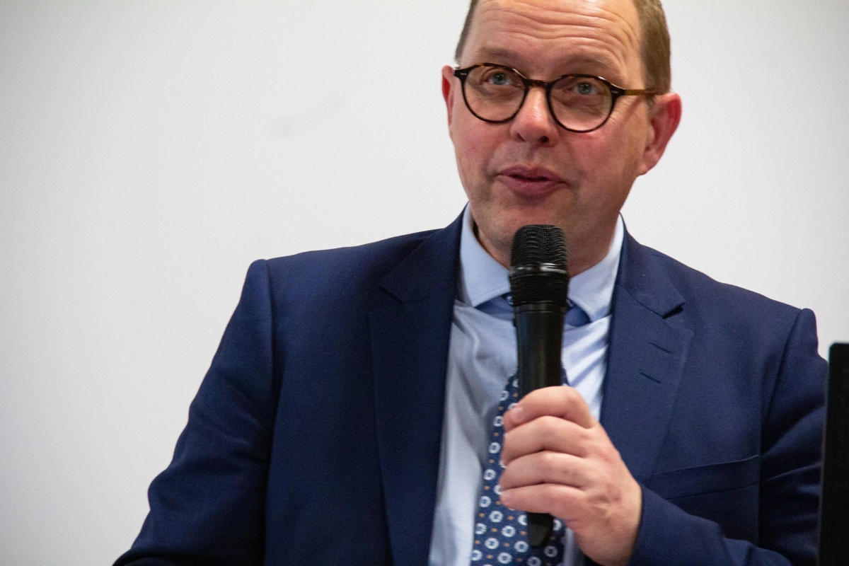 Viceformand i Landbrug & Fødevarer Martin Hjort Jensen kalder det en bizar oplevelse at høre, hvordan regeringen vil bruge 17 milliarder kroner på at gøre fødevarer billigere samtidig med, at man gør det dyrere og mindre attraktivt at producere fødevarer på de danske marker. Foto: Anne Wolfenberg
