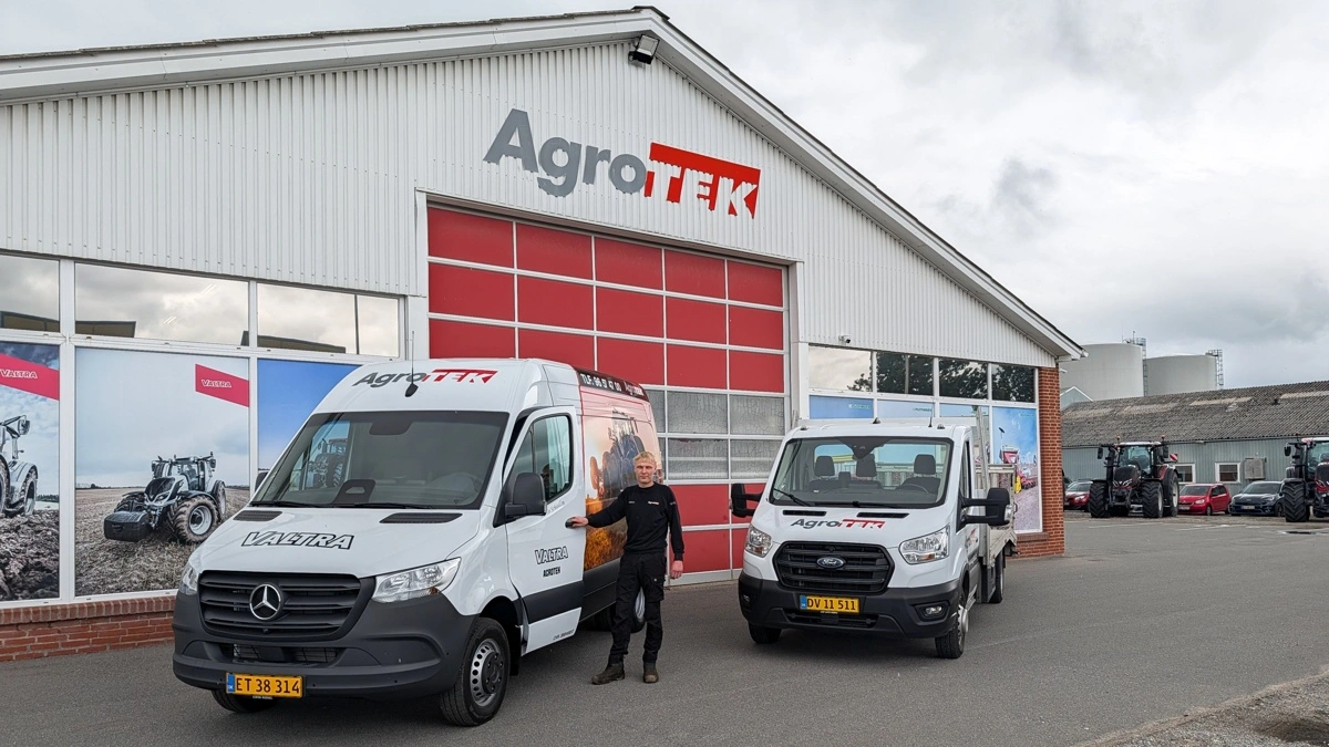 Agrotek blev i 2004 etableret gennem en fusion af to maskinforretninger i Hobro. Med 12 servicevogne dækkes i dag området nord for en linje fra Randers til Lemvig. På billedet en af de udekørende montører, Jonas Andersen, der blev udlært for et år siden.