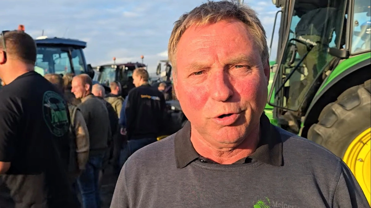 - Jeg tror ikke, vi får ændret L5-loven fra vedtagelse. Men jeg mener, at vi har pligt til at møde op og vise vores modvilje mod denne lov, siger Niels Mejnerts. Han har 10 af sine medarbejdere med i biler ind til Christiansborg og to traktorer med i demonstrationen.
