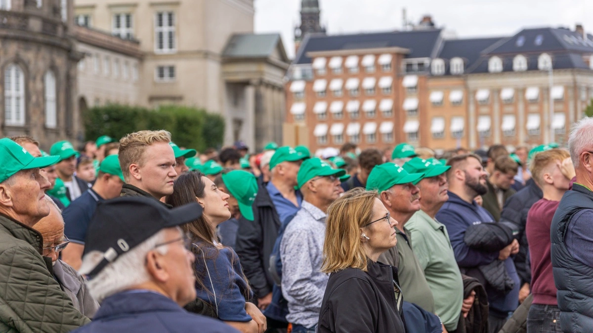 Omkring 3.000 demonstrerede tirsdag på Christiansborg Slotsplads. Foto: Søren Nørgaard