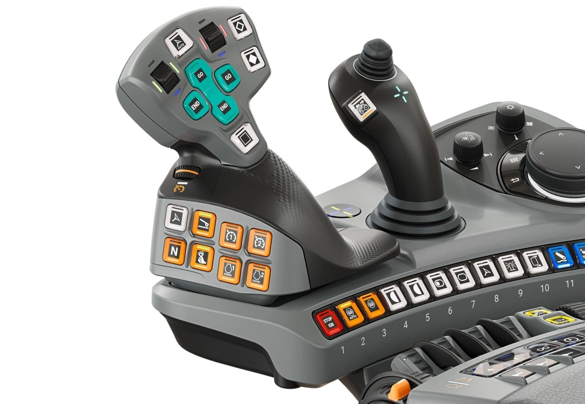 Fendt udvider betjeningen i flere Vario-serier med nye softwarefunktioner. Blandt nyhederne er TMS Flex, hvor føreren kan kombinere speederpedal og multifunktionsjoystick i samme kørefunktion, så hastigheden lettere kan tilpasses arbejdet.
