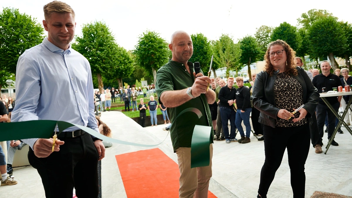 Indvielsen blev afsluttet med klipning af den grønne snor. Det stod Jakob Autzen for sammen med bestyrelsesmedlemmerne Line Vanggaard Pedersen, der er selvstændig landmand, og Simon Grove Henningsen, der er landmand.