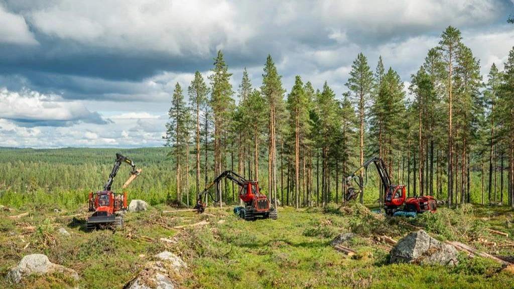Komatsus mål er ikke alene at få flere kræfter ud af maskinerne. Den øgede motorydelse skal gøre det muligt at udføre arbejdet ved lavere motoromdrejninger og dermed reducere brændstofforbruget.