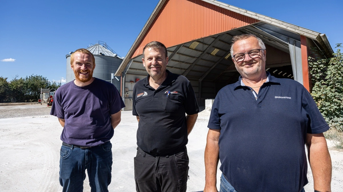 Fra venstre: Uwe Jacobsen, medejer af Brdr. Jacobsen, Freddy Petersen, daglig leder ved Padborg Dækcenter og Keld Andersen, sales manager i Bridgestone.