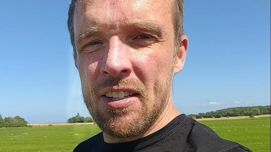 - Start med at undersøge, hvad der allerede står i maskinhuset. Mange landmænd har mere teknologi, end de selv er klar over. Første skridt er at få den taget i brug dér, hvor den giver mening, påpeger planteavlskonsulent Jesper Lejre Nielsen fra Agrovi.