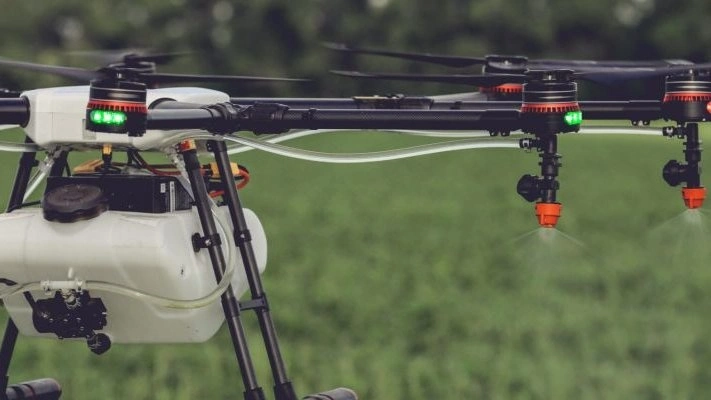 Afhængigt af ukrudtstrykket og det anvendte udstyr kan spotbehandling reducere pesticidforbruget markant – i enkelte behandlinger med op mod 90 procent.