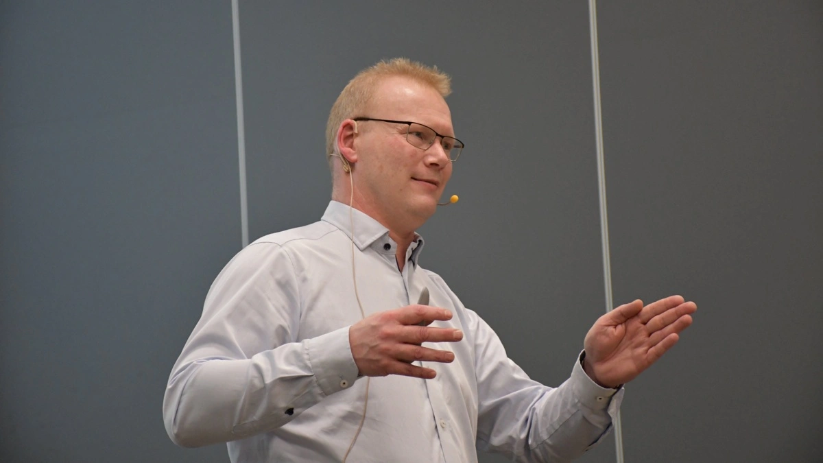 Peter Mark Nielsen, griserådgiver hos Velas, anbefaler at holde kornanalysen enkel: To analyser af vand og protein og derefter bruge gennemsnittet. Arkivfotos: Camilla Bønløkke