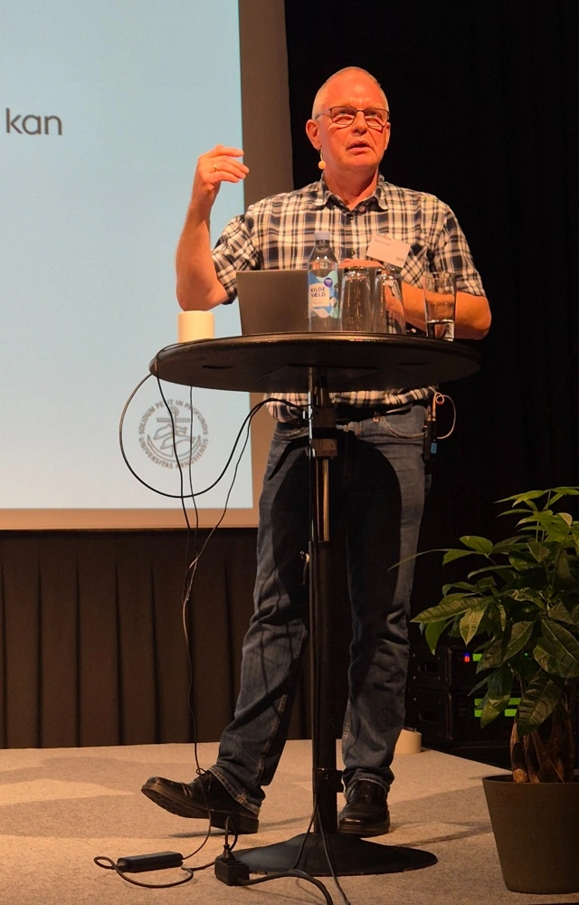 Data fra godt 27.000 køer fordelt på 73 besætninger indgår i undersøgelsen, som Niels Bastian Kristensen fra Aarhus Universitet præsenterede på Fodringsdagen. Foto: Tenna Bang