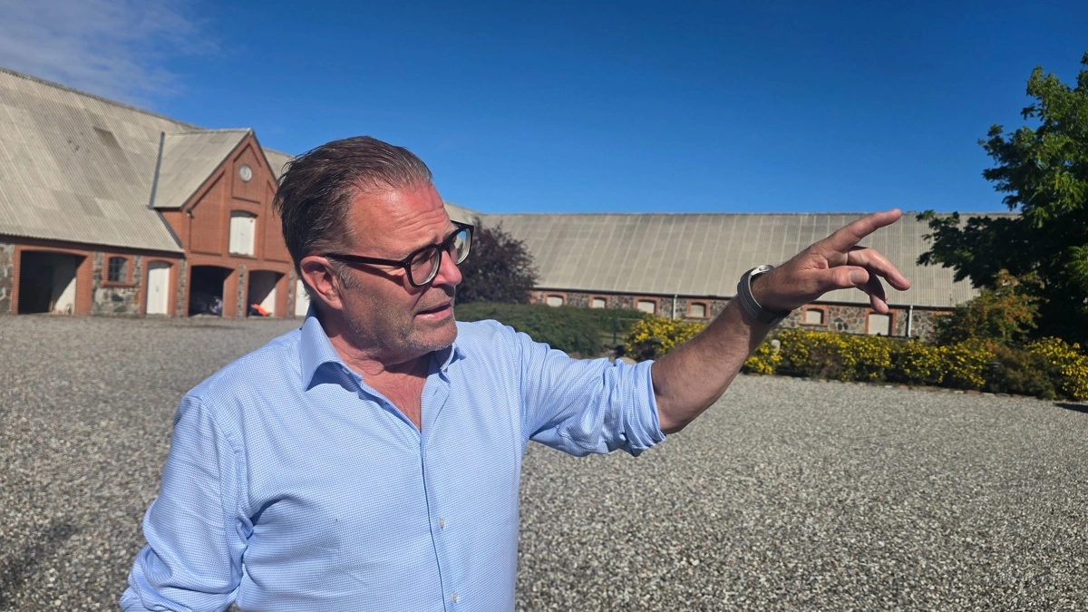 - Det er virkelig katastrofalt for vores område, når sukkerfabrikken lukker, fastslår Claus Bay.