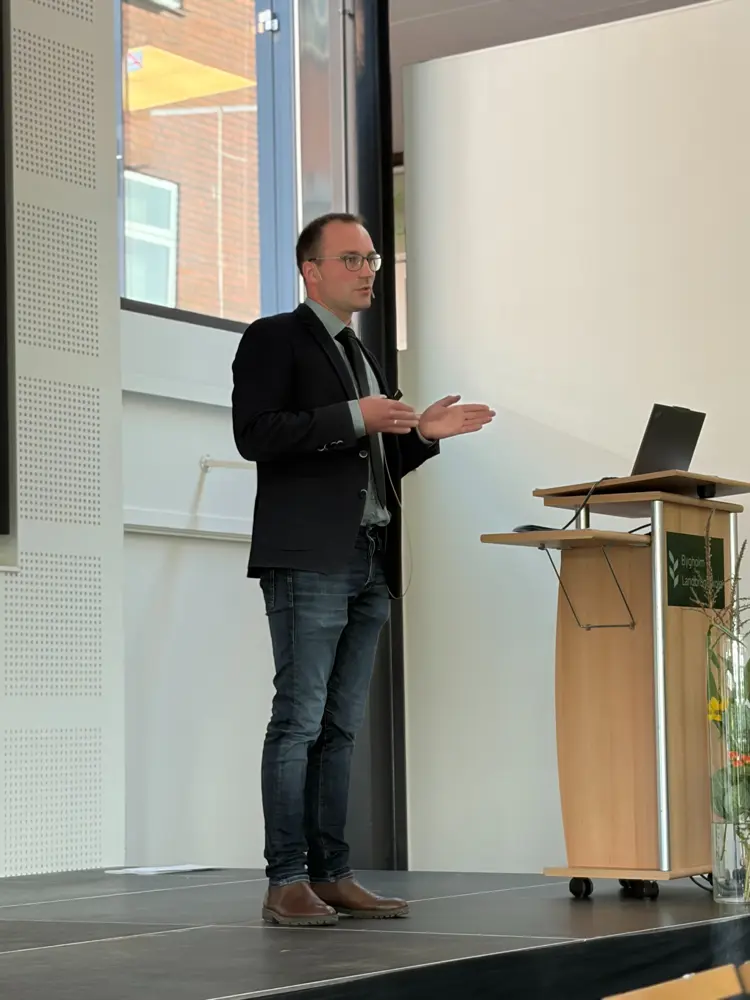 Formand for RDM-kvæg Johan Bebe fremhævede, at robusthed, sundhed og økonomi skal fylde mere, når den røde malkeko vurderes, da han ved årsmødet holdt sin beretning.