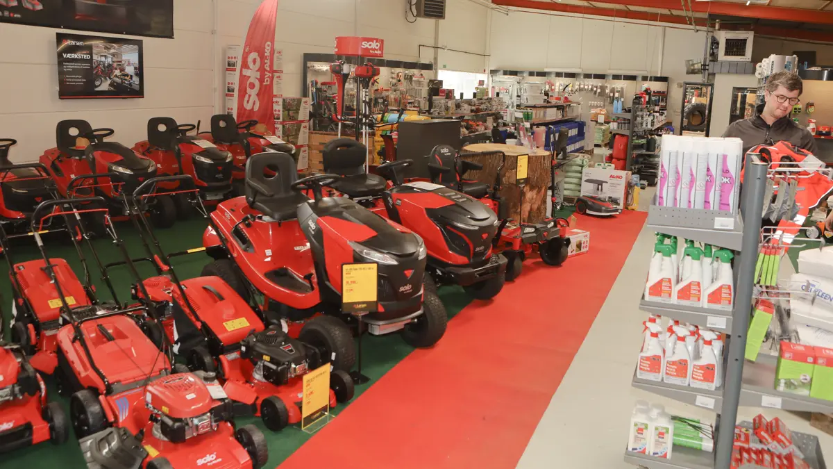 Hovedprodukterne i den store have-/park- og skovafdeling er Solo by Al-Ko, Ariens og Echo.
