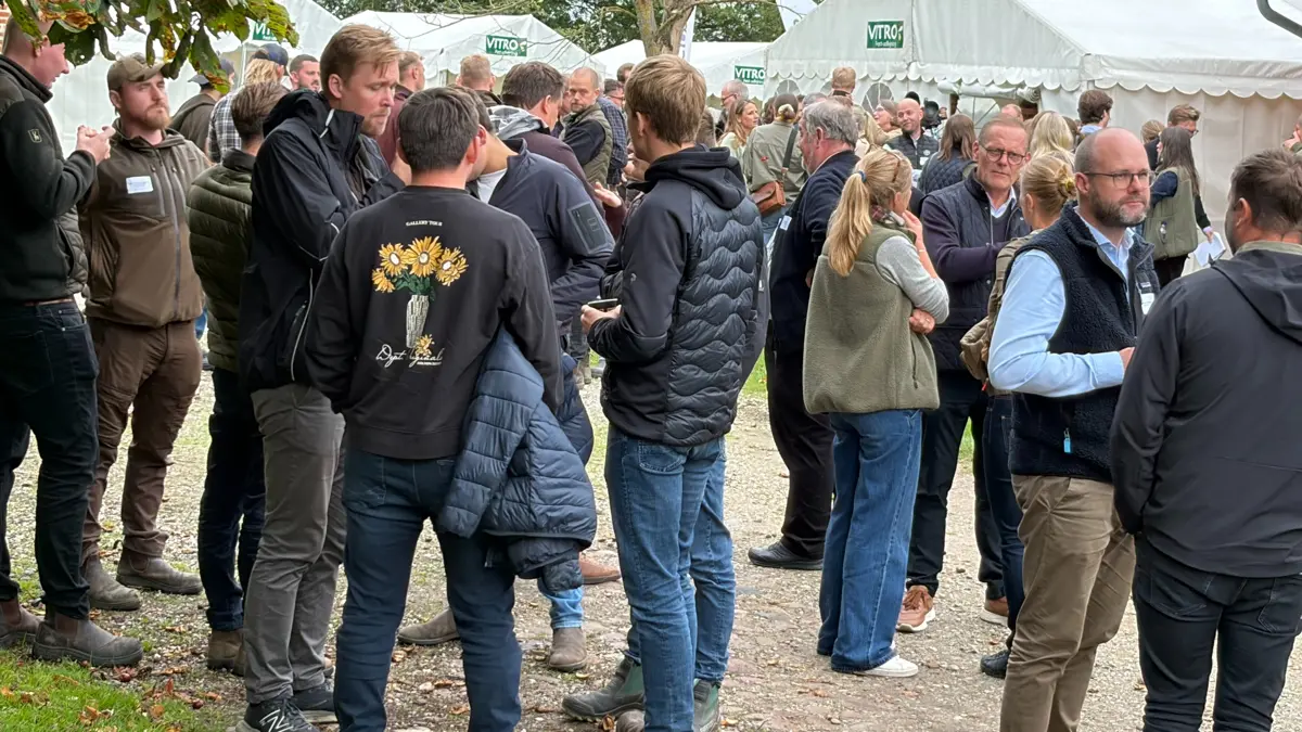 Interessen for IPM og et mindre pesticidforbrug var stor blandt deltagerne til årets IPM-dag på Trudsholm Gods. Foto: Henriette Lemvig
