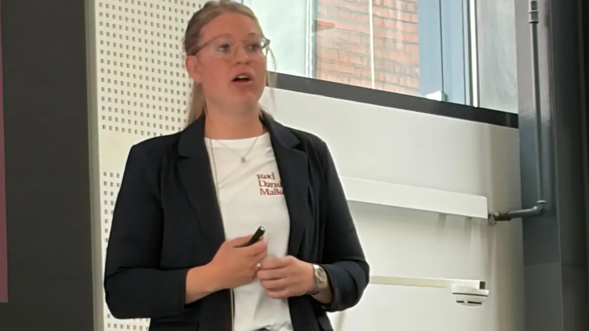 Der er betydelige genetiske forskelle på køernes metanudledning. Ifølge avlsrådgiver Sara Petersen kan avl give en årlig reduktion på omkring en procent hos RDM. Fotos: Henriette Lemvig

