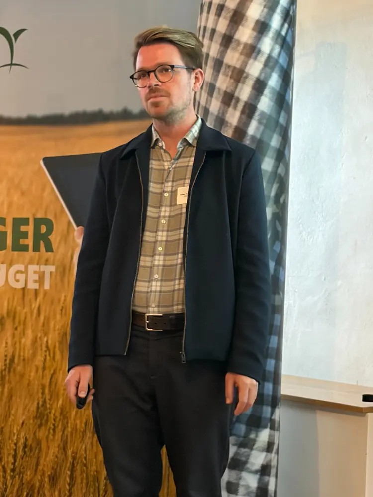 Det ser ifølge Johan Munk Wolfhagen fra Miljø- og Ligestillingsministeriets departement svært ud at nå målet for pesticidbelastningen i den nuværende pesticidstrategi 2022-2026. Foto: Henriette Lemvig