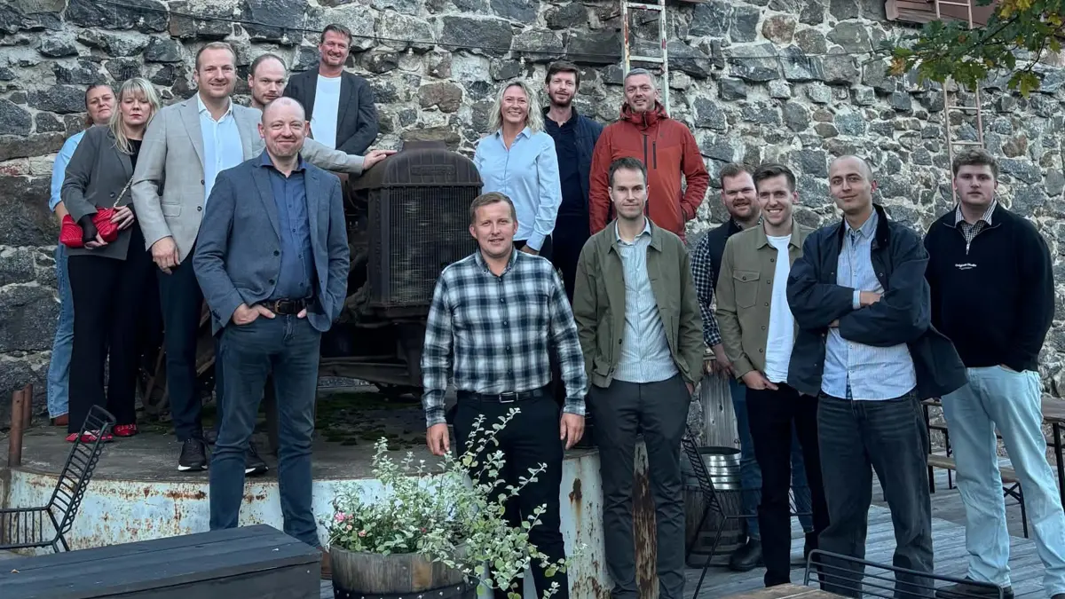 Ønsket om studieturen kom fra producenter i to netværksgrupper, som Michael Frederiksen driver. Deltagerne repræsenterede flere forskellige former for griseproduktion. 