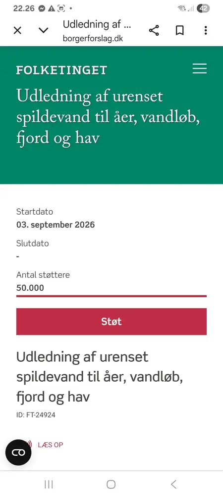 Kristian Juul Nielsen sad klar, så han kunne tage et billede af sin skærm, det øjeblik borgerforslaget nåede præcis 50.000 støtter. Privatfoto 