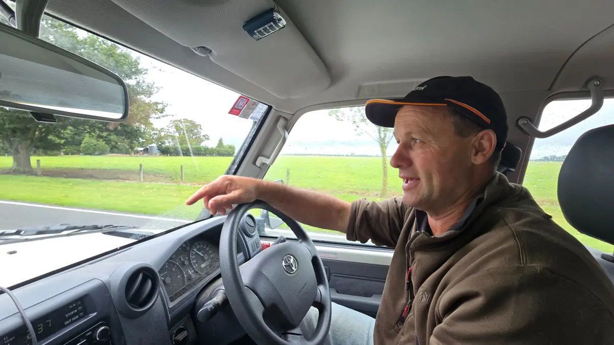 - Hele min ungdom har jeg arbejdet syv dage om ugen, opsparet alt uden ferier eller fornøjelser, men målrettet på at ville købe mit eget landbrug, fortæller Elliot Craig.