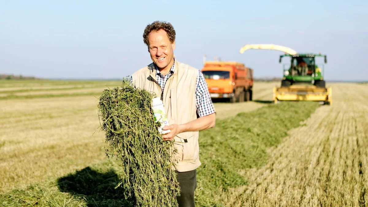 Økologisk produktion er Stefan Dürrs store interesse, og han vil de kommende år udbygge den økologiske produktion af både mælk og oksekød, som han allerede har opbygget.

