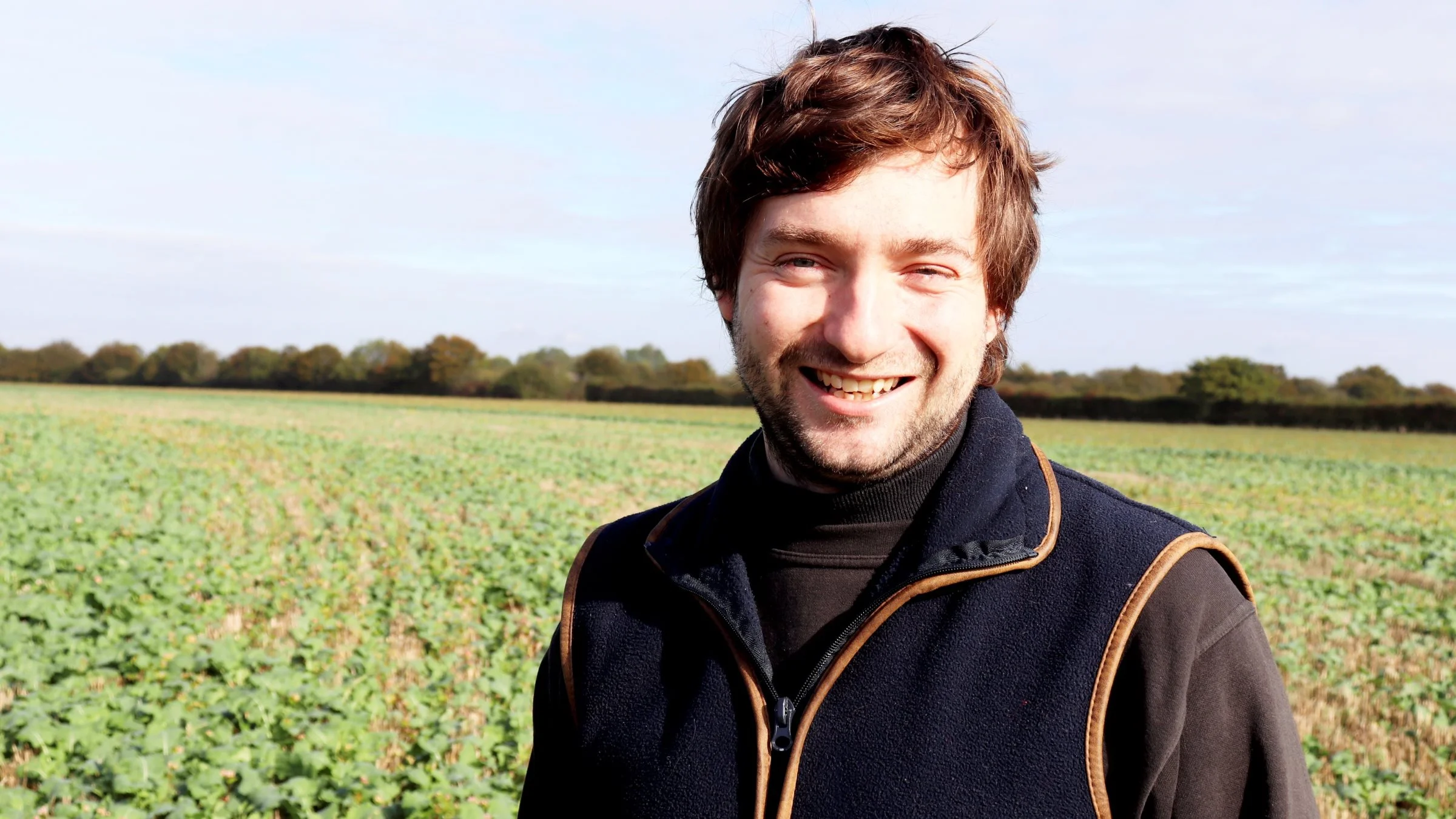 Adam Driver ser sig som en innovativ og nytænkende planteavler. Han har været på studietur i Danmark for at se på conservation agriculture – blandt andet besøgt landmand og planterådgiver Søren Ilsøe ved Slagelse.