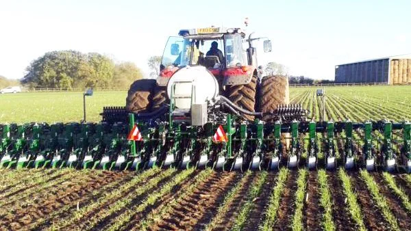 Garford producerer også sprøjter til præcisionssprøjtning mellem afgrøderækker. Foto: Garford