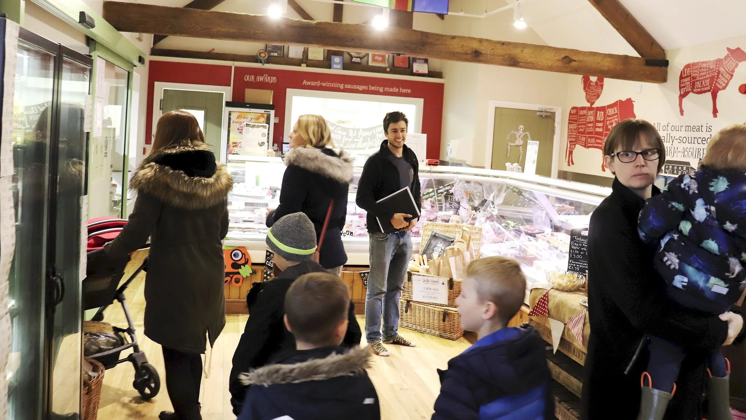 En tidligere kostald er med hjælp fra EU’s udviklingsfond ombygget til en omfattende gårdbutik med café, events og konferencelokaler. Foto: Wards