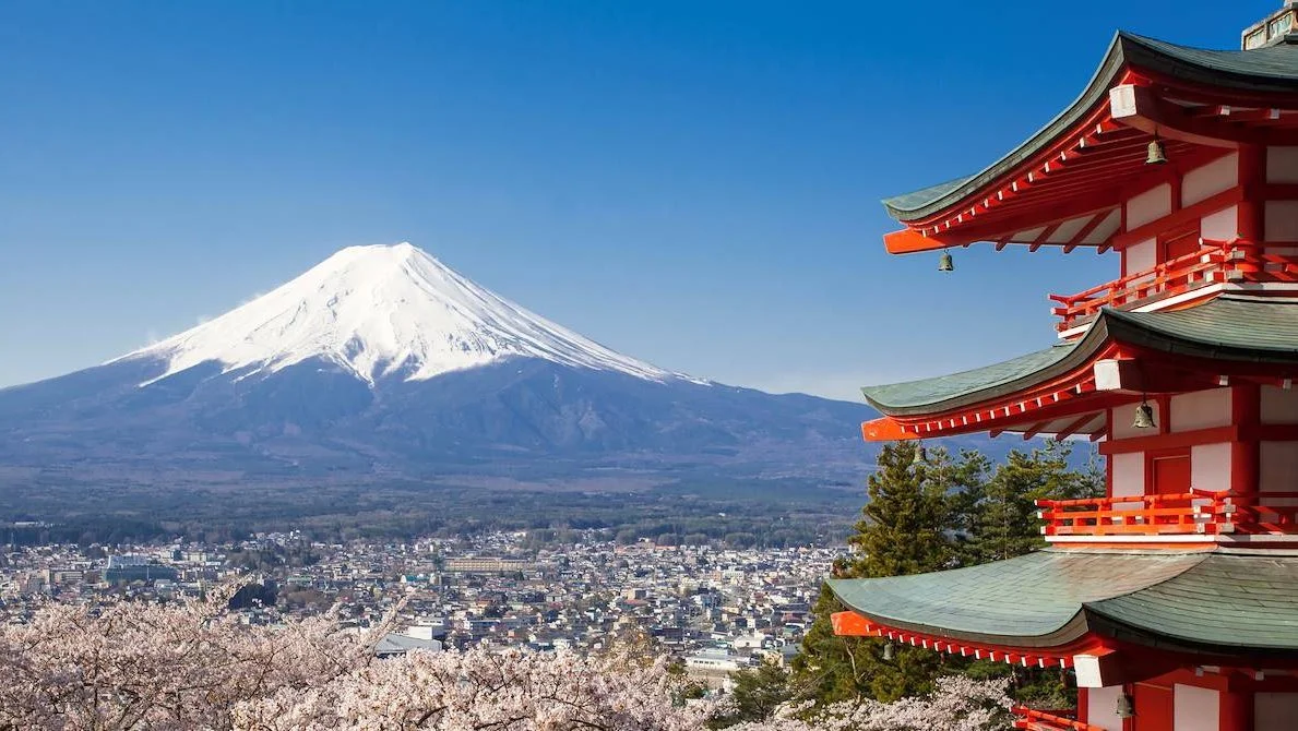 Rejsen vil blandt andet gå tæt forbi Japans ikoniske bjerg Mont Fujiyama, som også hurtigtoget Shinkansen mellem Tokyo og Kyoto passerer.