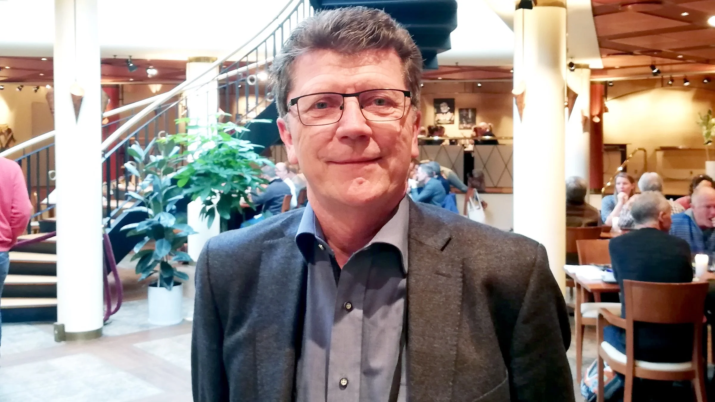 Professor Mogens Hovmøller, Aarhus Universitet er i disse uger med til at opbygge et nyt varslingsnet, der her i det tidlige forår i 2020 skal vurdere risikoen for gulrustangreb i vinterhveden lokalt rundt i Danmark. Fotos: Jørgen P. Jensen