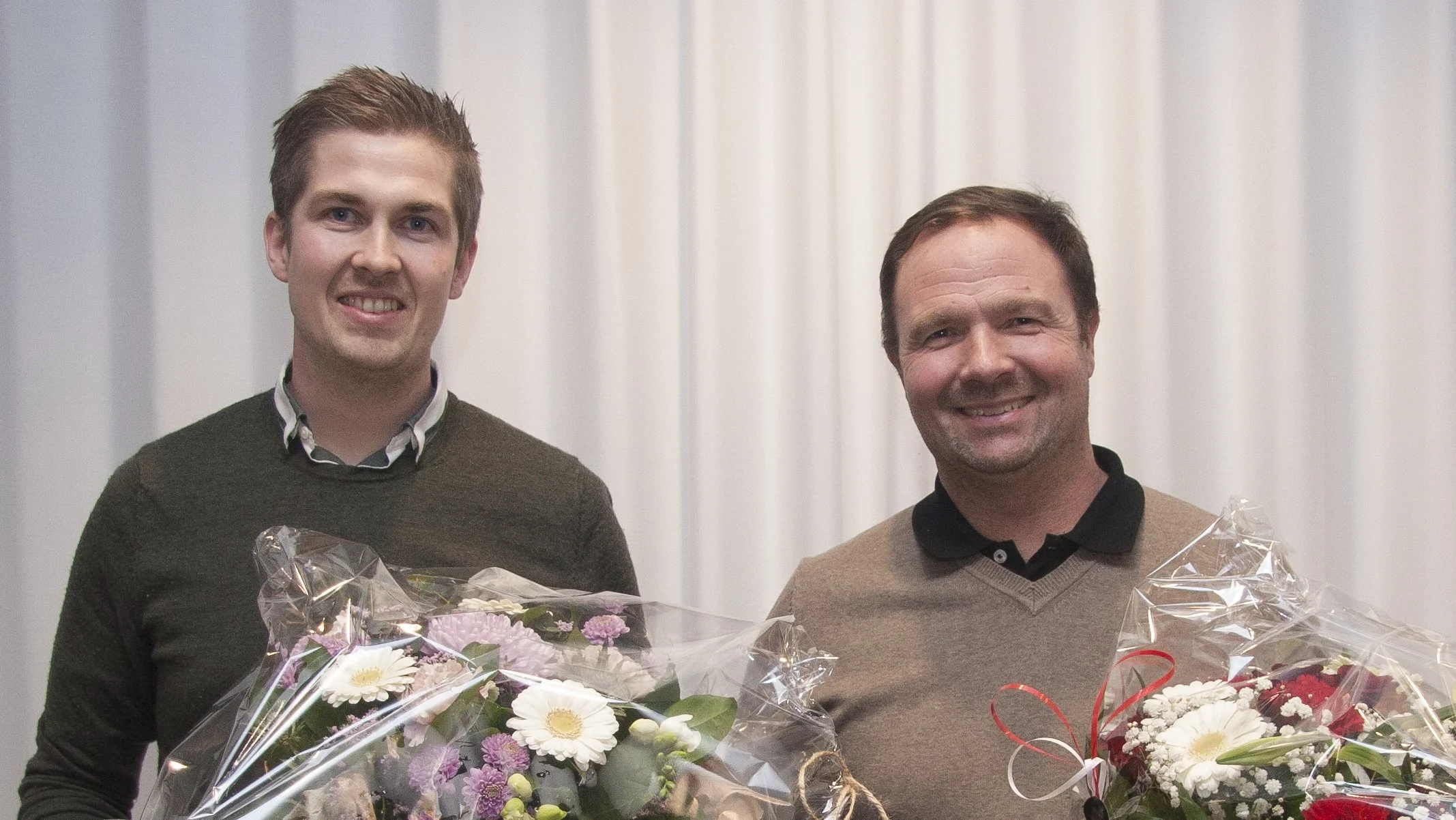 Årets løgavlere 2019: Månsson Øko, Brande, repræsenteret ved produktionsspecialist Bjørn Gommesen (tv.) og Henrik Petersen, Hasmark Vestergaard ved Otterup. Foto: Stig F. Nielsen.