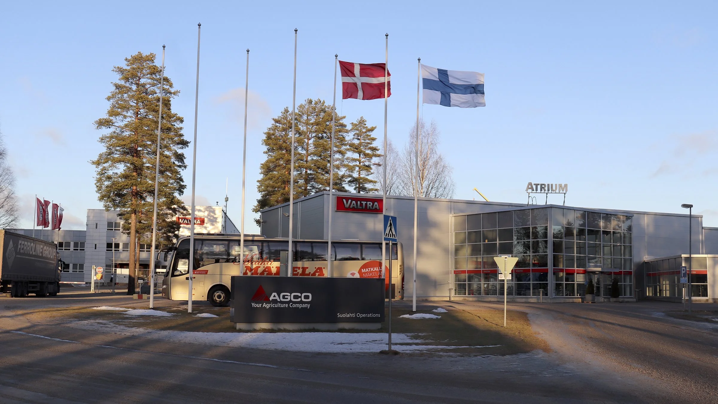 Valtra er en del af den internationale AGCO-gruppe, som er verdens tredje største producent af landbrugsmaskiner.